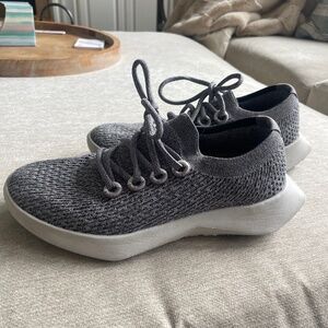 Women’s Allbiirds tennis shoes